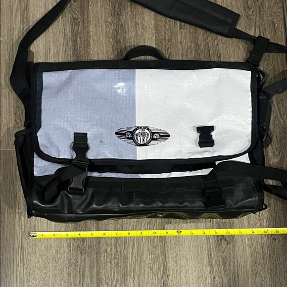 Team Wonder Bike Messenger Bag - Picture 3 of 4